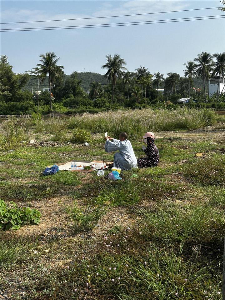 Cho thuê kho, nhà xưởng 1100m2 tại nguyễn trường tộ, ninh hiệp, 30 triệu/tháng