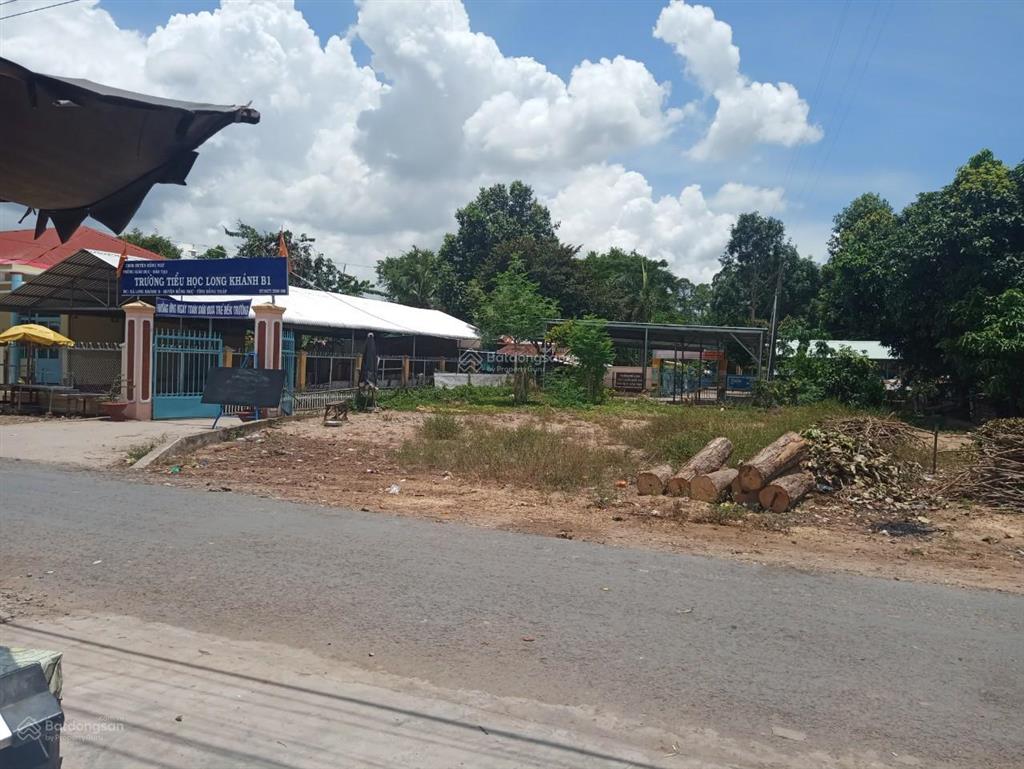 Chủ cần tiền bán ngay trong tuần  lô đất mặt tiền 22m sát vách cổng trường