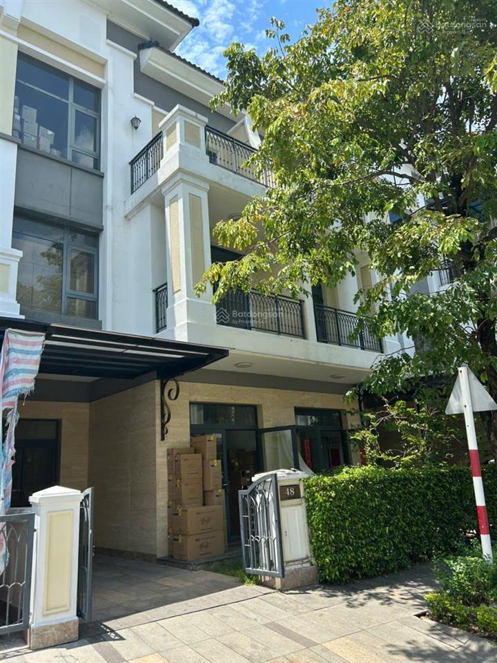 Cho thuê nhà văn phòng/ kho  khu biệt thự verosa khang điền q9