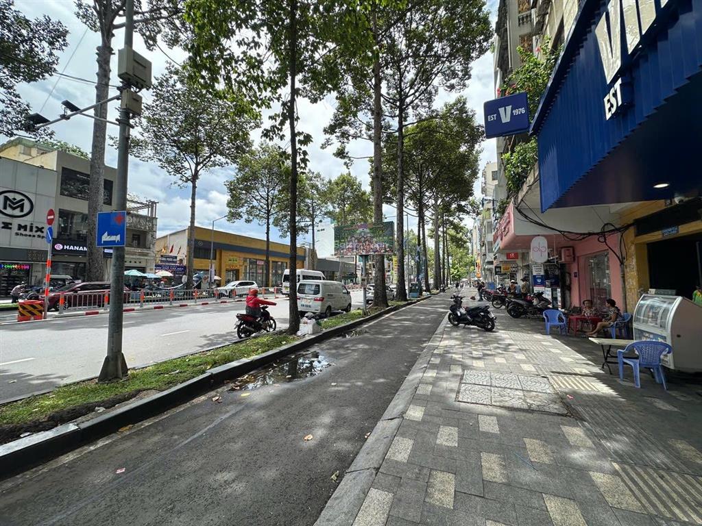 Căn hộ chung cư mặt tiền trần hưng đạo  trung tâm q1  30.34m2  2.3 tỷ