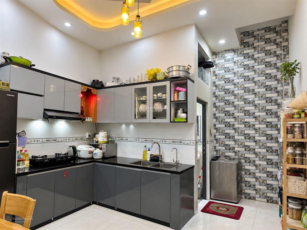 Bán nhà bình tân gần ngã tư 4 xã, 48m2 (4x12), 2 tầng, hẻm ô tô, giá 4,7 tỷ