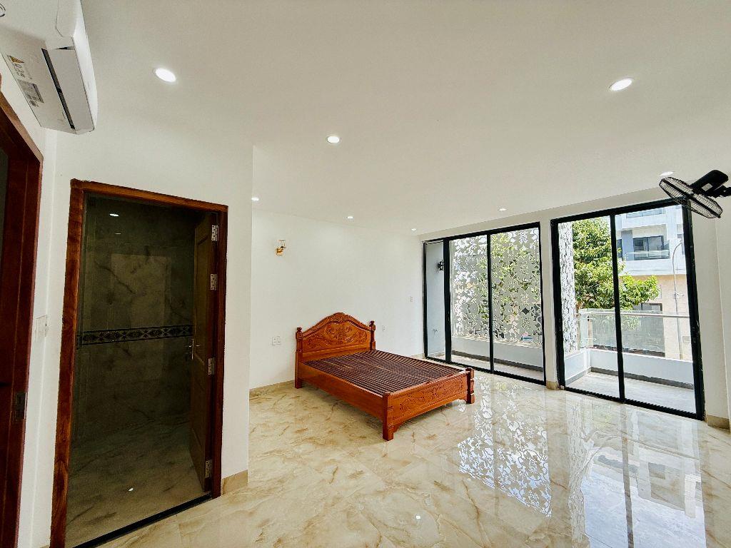 Bán Nhà Phố Full Nội Thất 5 Phòng Ngủ Có Thang Máy - KDT Thành Phố Cà Phê Trung Nguyên