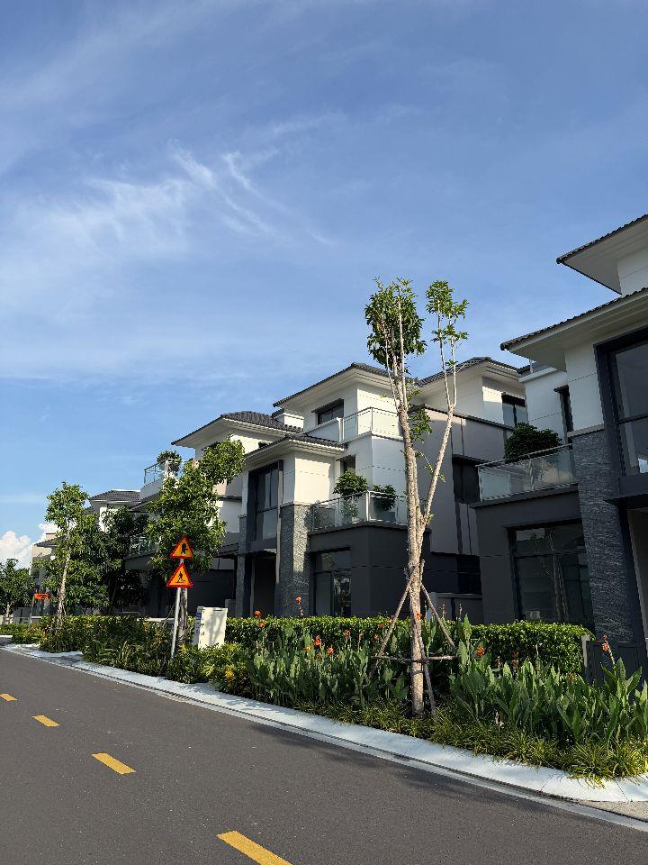Bán Biệt Thự Gladia Tứ Lập 3 Tầng - 293m2 - Đông Sài Gòn