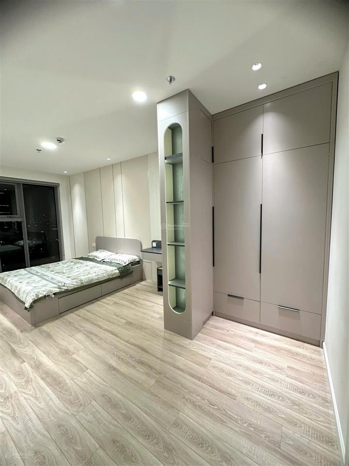 Sang trọng 1 căn hộ 83m2 2 phòng ngủ 16 triệu/th ở ngay liền, đầy đủ nội thất, view hồ bơi, lk81