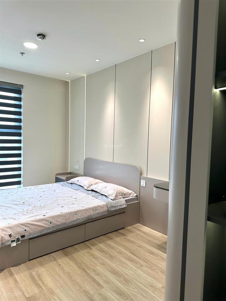 Sang trọng 1 căn hộ 83m2 2 phòng ngủ 16 triệu/th ở ngay liền, đầy đủ nội thất, view hồ bơi, lk81