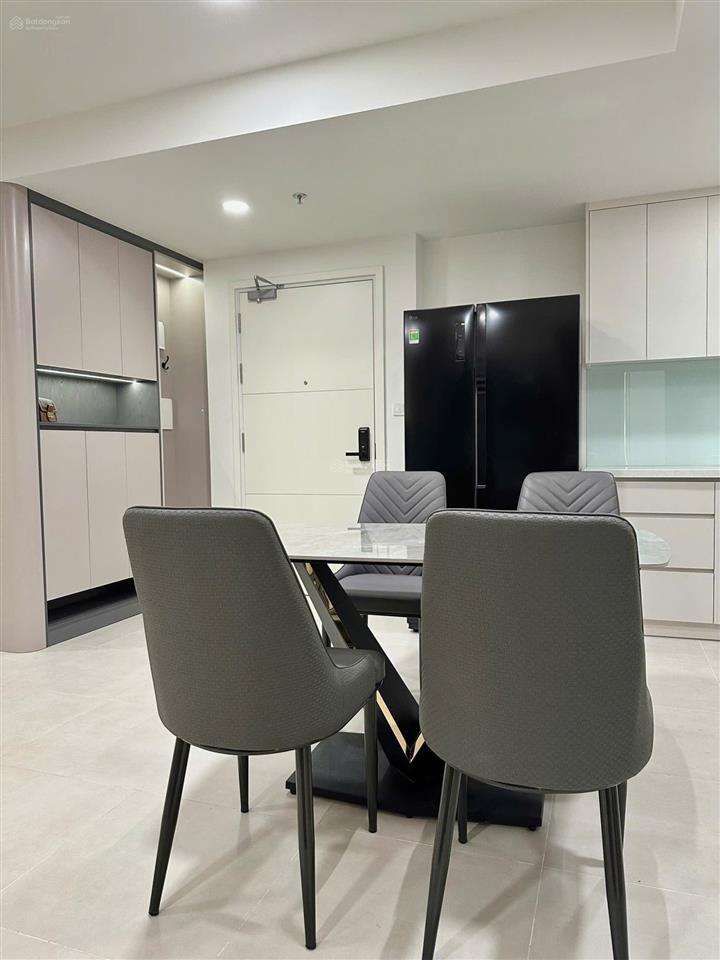 Sang trọng 1 căn hộ 83m2 2 phòng ngủ 16 triệu/th ở ngay liền, đầy đủ nội thất, view hồ bơi, lk81