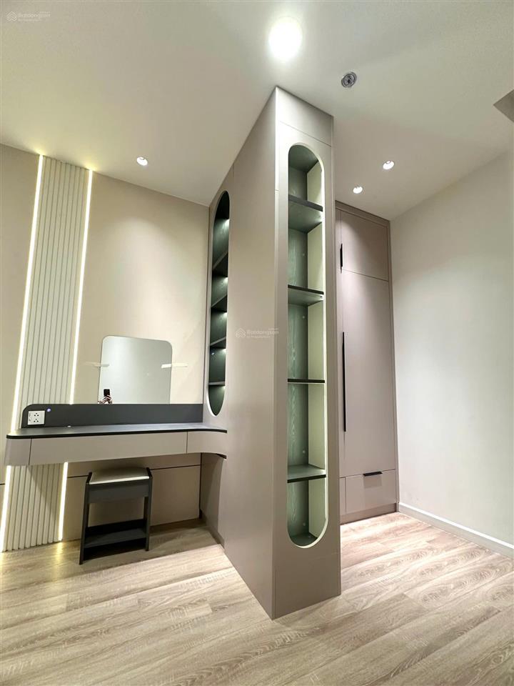 Sang trọng 1 căn hộ 83m2 2 phòng ngủ 16 triệu/th ở ngay liền, đầy đủ nội thất, view hồ bơi, lk81