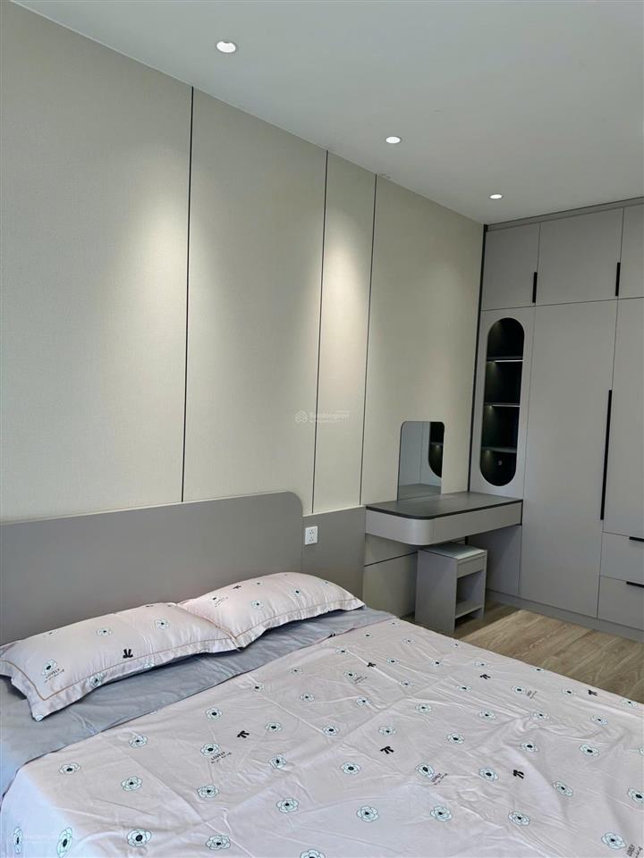 Sang trọng 1 căn hộ 83m2 2 phòng ngủ 16 triệu/th ở ngay liền, đầy đủ nội thất, view hồ bơi, lk81