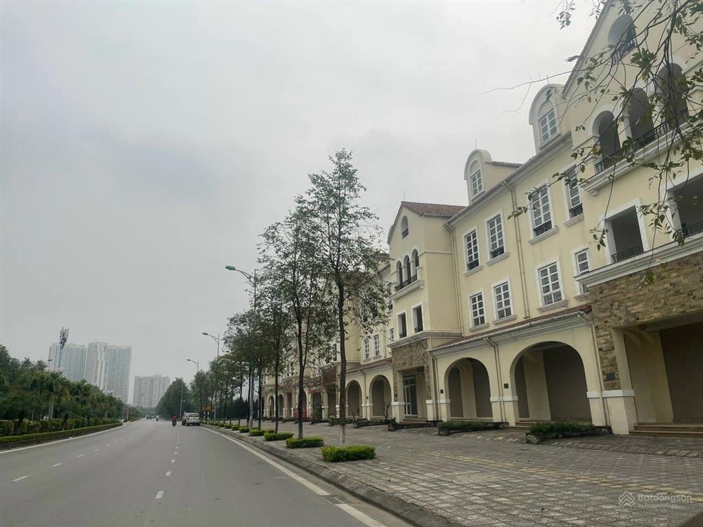Chính chủ cần bán căn shophouse nam an khánh, dt 130m2, mt 6,5m đường trước nhà rộng 32m