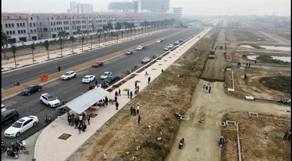 Chính chủ em cần bán lô góc đất dịch vụ khu 12,5ha xã an khánh , mặt đường rộng 21m