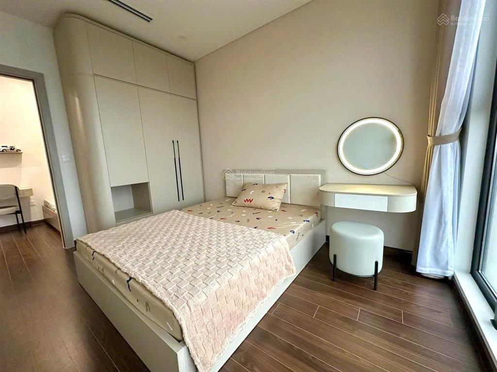 Cc bán 2 căn studio masteri căn 30.4m tòa a, 2.5 tỷ và căn 33m, tòa b view hồ 3.1 tỷ (đều full đồ)