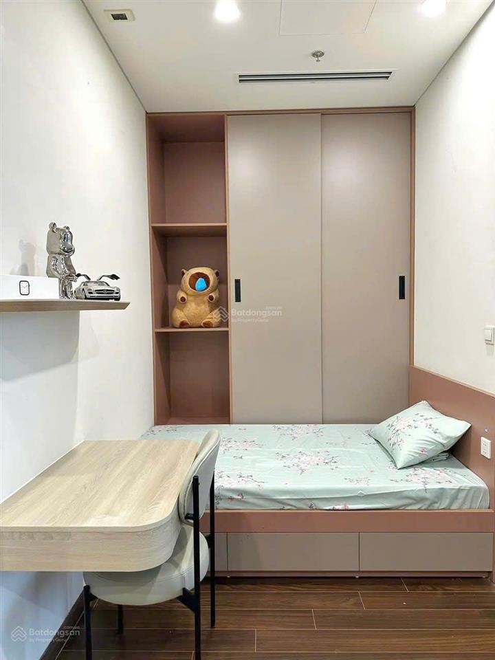 Cc bán 2 căn studio masteri căn 30.4m tòa a, 2.5 tỷ và căn 33m, tòa b view hồ 3.1 tỷ (đều full đồ)