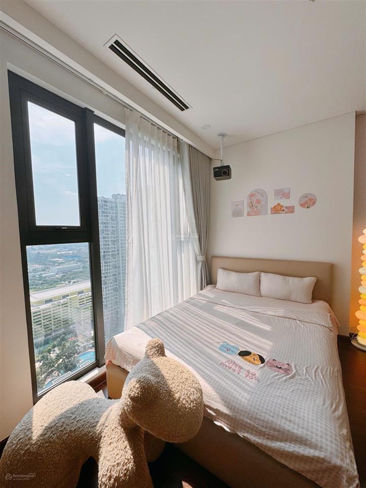 Bán căn hộ "studio" masteri west hight diện tích 28,6m2 nhà full đồ giá 3 tỷ 1 triệu bao phí