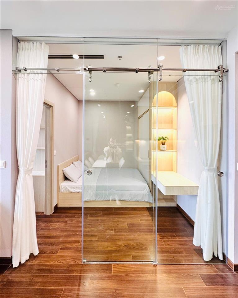 Bán căn 1n + masteri west heights diện tích 41,9m2 nhà đầy đủ nội thất sẵn sổ giá 3tỷ500tr view hồ