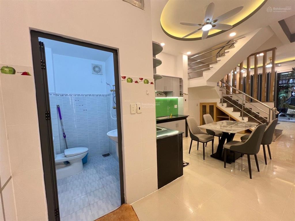 Nhà âu dương lân 4x12m nở hậu, mới xây 3 tầng, full nội thất