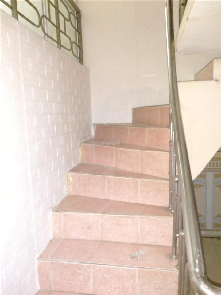 Cho thuê nhà cấp 4 có gác xép ở được, 2pn, 1wc, 1 bếp