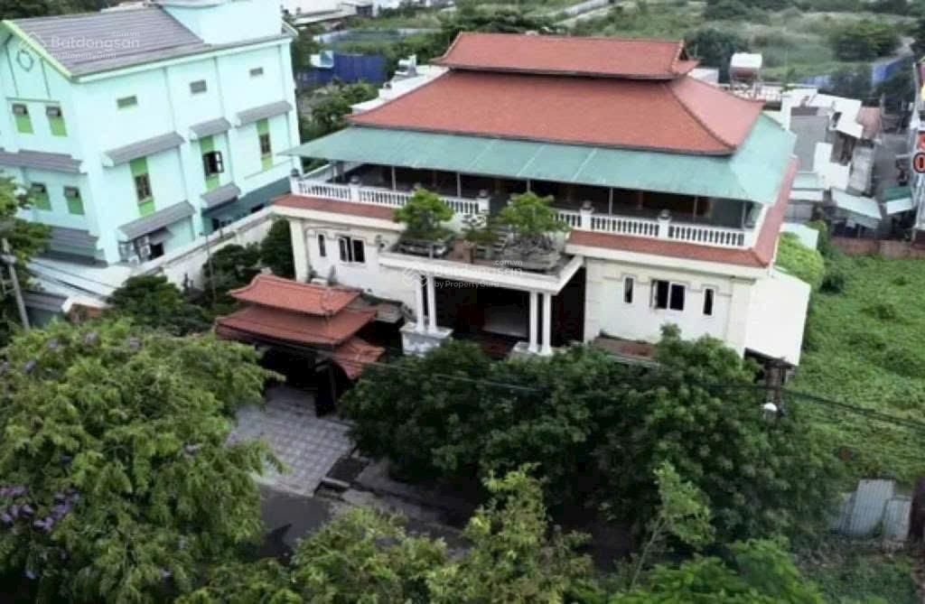 Biệt thự gỗ vip đường an dương vương giáp q6 dt sổ 660m2 full thổ + 240m2 phía sau chưa vào sổ