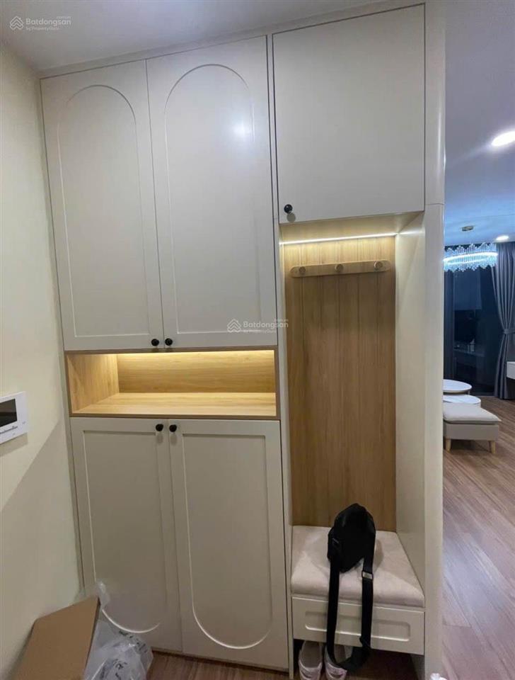 Bán gấp căn hộ eco green saigon, sổ hồng riêng 75m2