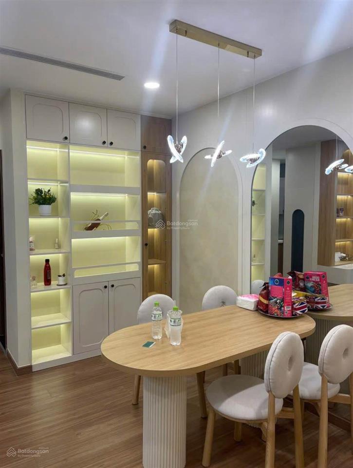 Bán gấp căn hộ eco green saigon, sổ hồng riêng 75m2