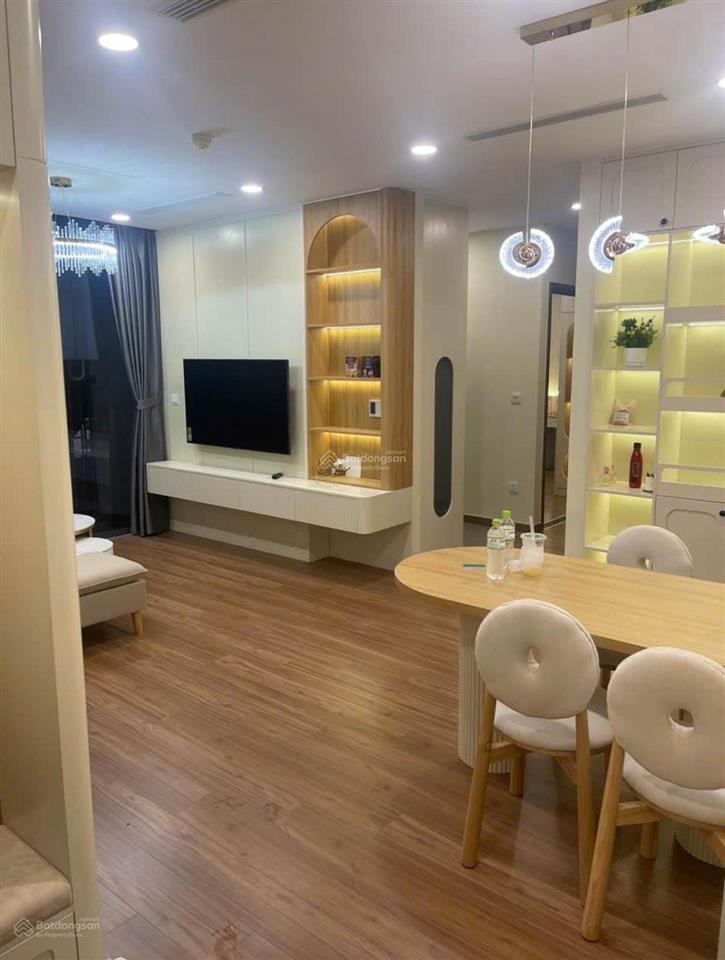 Bán gấp căn hộ eco green saigon, sổ hồng riêng 75m2