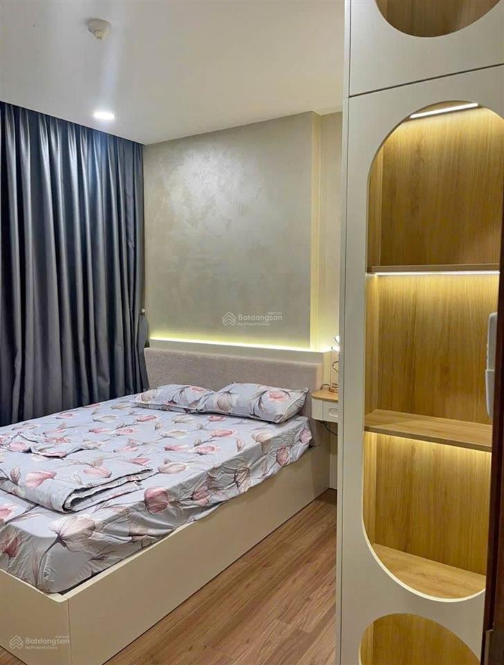 Bán gấp căn hộ eco green saigon, sổ hồng riêng 75m2