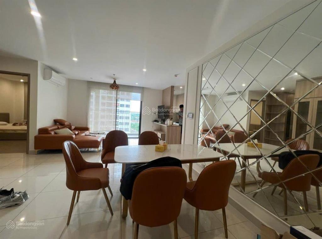 Bán căn hộ vinhomes grand park 2ty4, full nội thất, sổ hồng riêng 81m2
