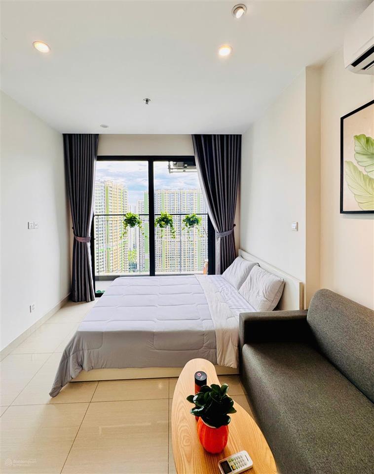 Bán gấp căn studio  the sapphire smart city, 1,8 tỷ, ban công thoáng, full nội thất