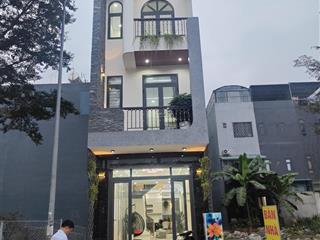 Bán gấp nhà mặt phố tại đt 743, 5,5 tỷ, 68m2, 4pn, 5wc, bình chuẩn, thuận an, bình dương