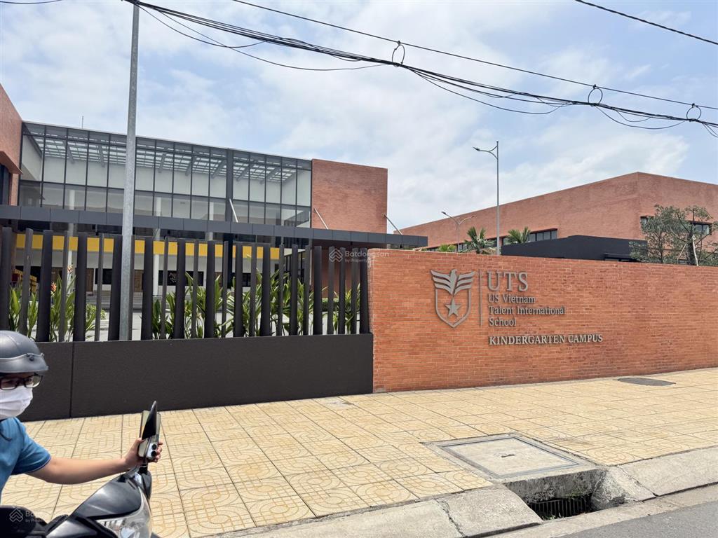 Giảm mạnh 5 tỷ biệt thự 4 tầng lô góc 3 mặt tiền ngang 9m (180m2) đối diện bến xe q8, giá 16,9 tỷ