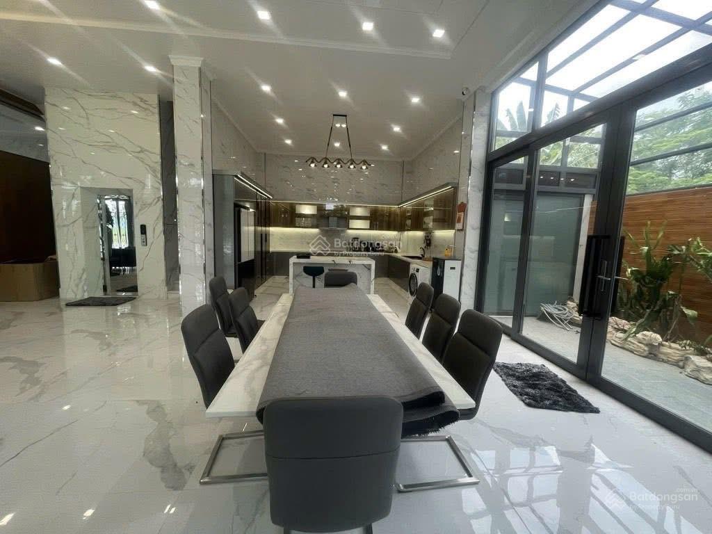 Quá khủng (267m2) ngang 17m căn góc 2 mặt tiền siêu biệt thự 4tầng lovera khang điền bình chánh.