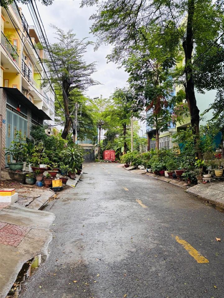 Giá tốt hiếm gặp khu phú lợi , xe hơi trong nhà nhà 3 tầng đẹp rộng 4m dài 20m nhỉnh 6 tỏi