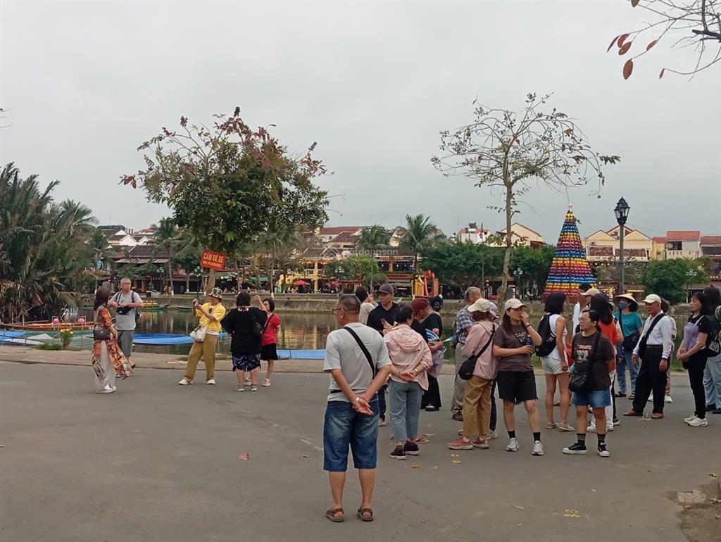 Cực rẻ, mt lê hồng phong, sát trung tâm hội an, 290m2, giá chỉ hơn 40tr/m2