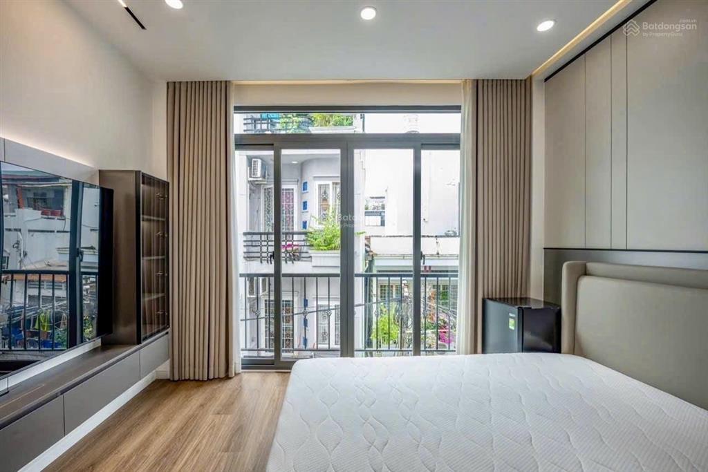 Nhà phú nhuận  lê văn sỹ  4 phòng ngủ  nhà xây mới  diện tích 45 m2  khuôn đất vuông  chỉ h