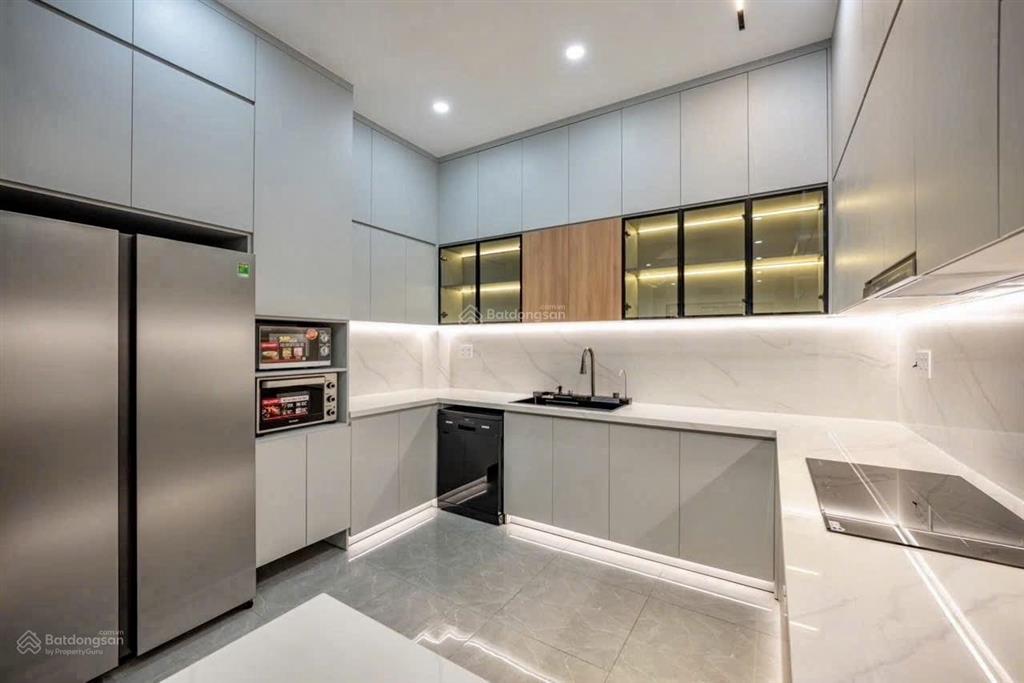 Nhà phú nhuận  lê văn sỹ  4 phòng ngủ  nhà xây mới  diện tích 45 m2  khuôn đất vuông  chỉ h