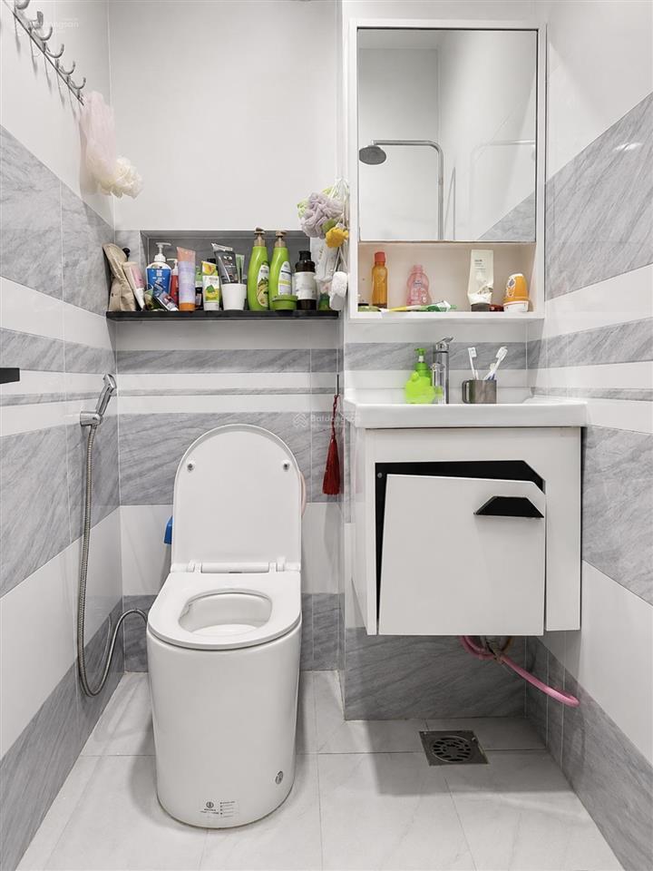 Nhà quận 10 khu thành thái  5 tầng  hẻm ô tô thẳng  diện tích 37 m2  đất vuông  chỉ hơn 8 tỷ