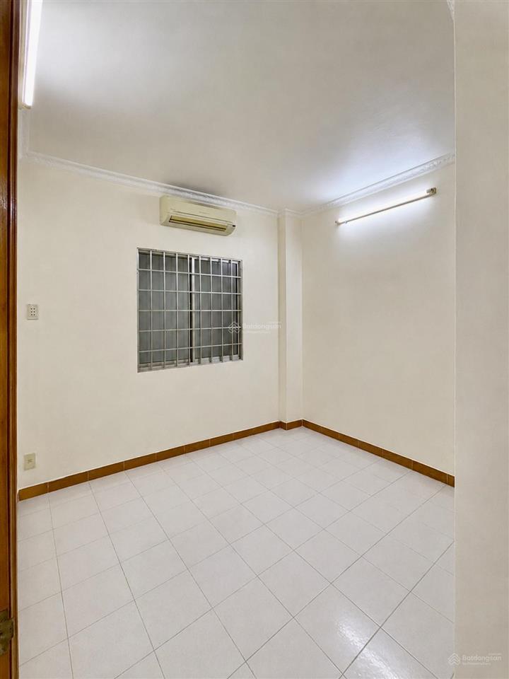 Nhà quận 10  diện tích 44,1 m2  4 phòng ngủ  4 nhà vệ sinh  hẻm ba gác thông  chỉ hơn 5 tỷ