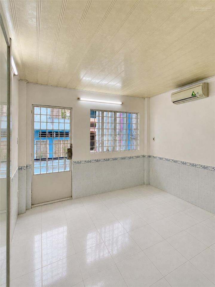 Nhà quận 10  diện tích 44,1 m2  4 phòng ngủ  4 nhà vệ sinh  hẻm ba gác thông  chỉ hơn 5 tỷ