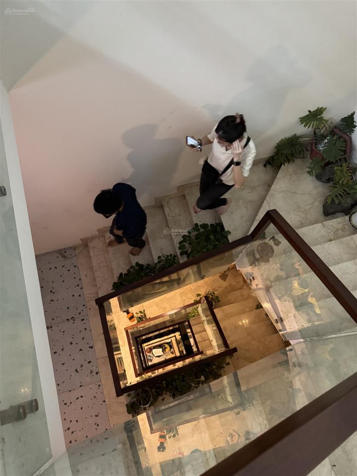 Chính chủ bán nhà mặt tiền 6 x30m, xây dựng 7 lầu kiên cố