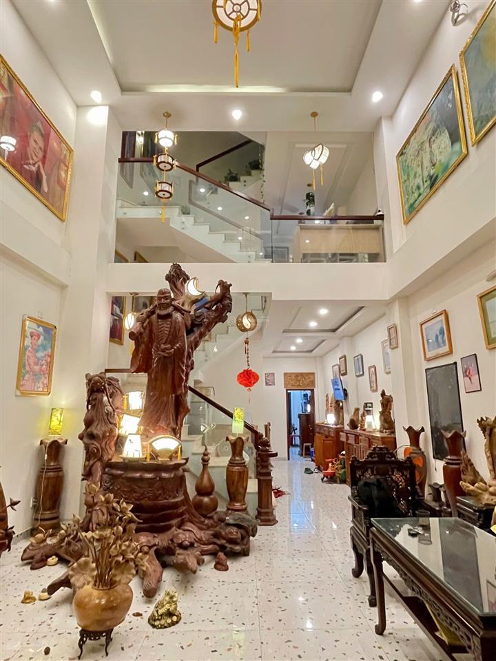 Chính chủ bán nhà mặt tiền 6 x30m, xây dựng 7 lầu kiên cố