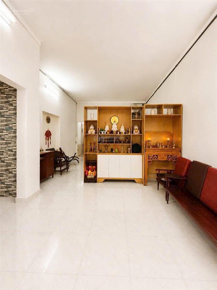 Bán gấp căn nhà 1 trệt, 1 lầu gần bv bình chánh, shr