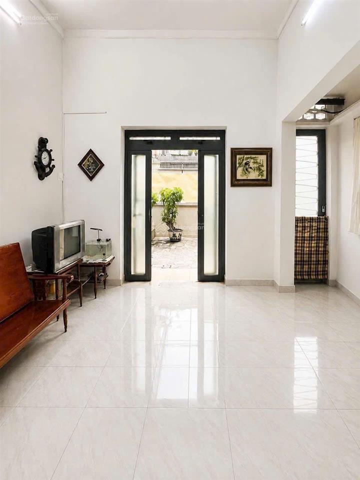 Bán gấp căn nhà 1 trệt, 1 lầu gần bv bình chánh, shr
