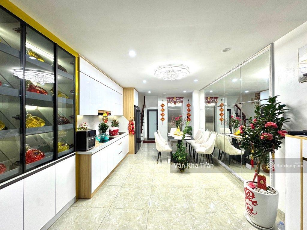 Bán nhà ô đồng lầm khâm thiên đống đa 35m² 12 tỷ 6 tầng thang máy.