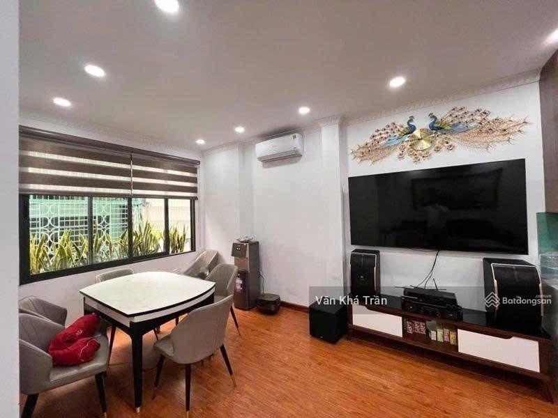 Chính chủ bán nhà riêng tại phố hoàng cầu, đống đa 64m, mt6, 6 tầng, giá 32 tỷ