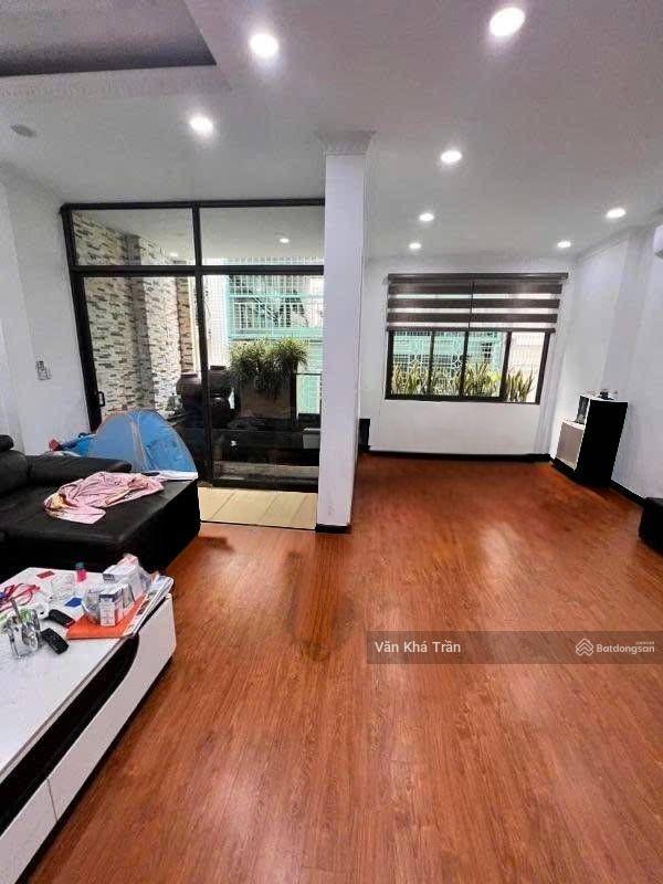 Chính chủ bán nhà riêng tại phố hoàng cầu, đống đa 64m, mt6, 6 tầng, giá 32 tỷ