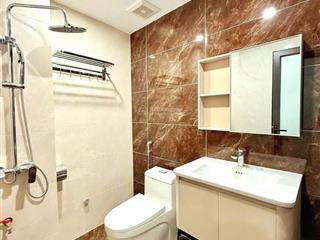 Chính chủ tôi cho thuê nhà mới, căn góc, cạnh thái hà, tây sơn, láng hạ, thang máy, 107m2x 5t*34 tr