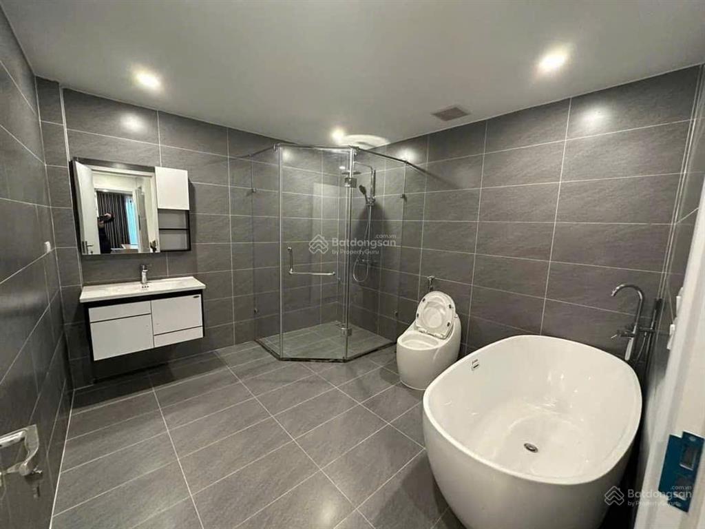 Chính chủ tôi cho thuê nhà đẹp, thang máy, 91m2, 5t giáp hoàng quốc việt, tô hiệu, nghĩa tân, 26tr