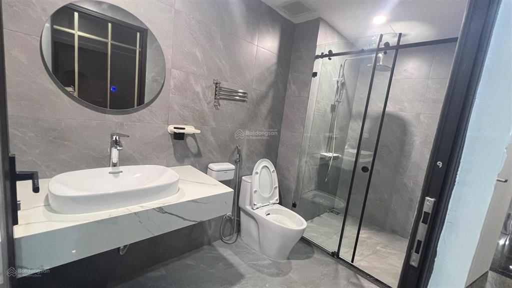 Tôi chủ nhà cho thuê nhà mới, hai cửa đi, thang máy, 79m2 6t, cạnh thái hà, tây sơn, láng hạ35 tr