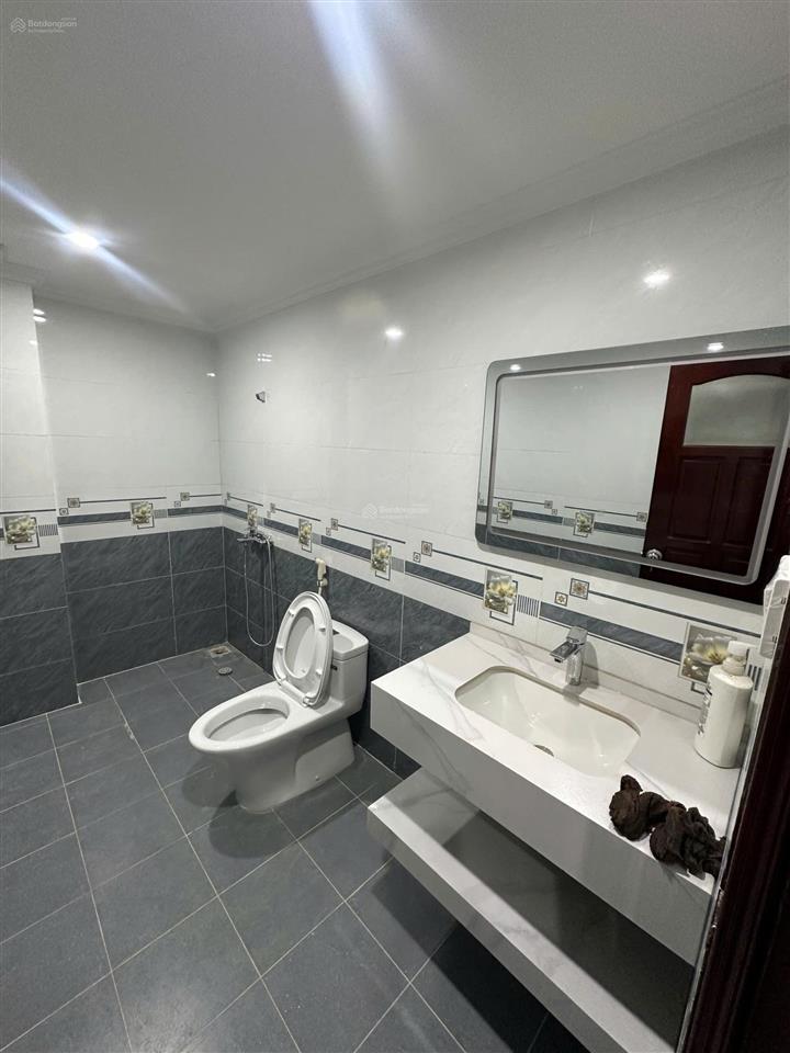 Cho thuê nhà mới xây, giáp lạc long quân, võ chí công, nguyễn hoàng tôn, thang máy, 113m2x 5t*34 tr