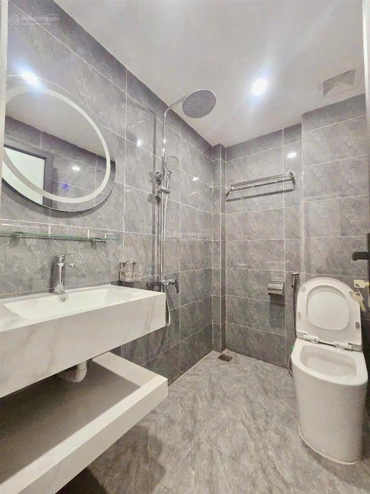Cho thuê nhà mới, thang máy, 129m2 5t cạnh trần quốc hoàn, phạm tuấn tài, nguyễn phong sắc43 tr