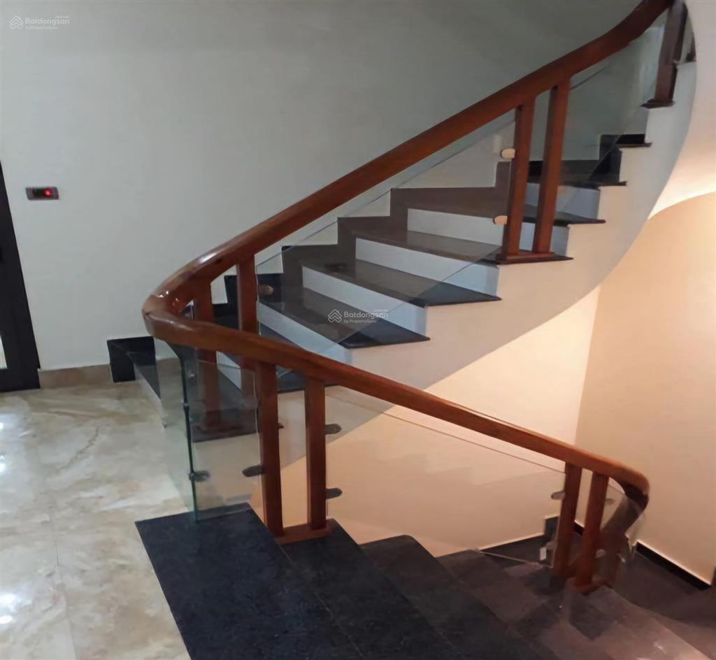 Nhà tôi cho thuê nhà mới xây, thang máy, 125m2, 5t xã đàn, ô chợ dừa, nguyễn lương bằng  43 tr